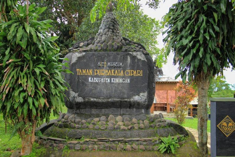 Situs Museum Taman Purbakala Cipari