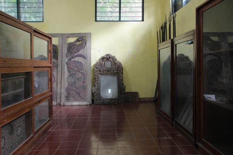 Museum Gedung Pusaka Keraton Kanoman