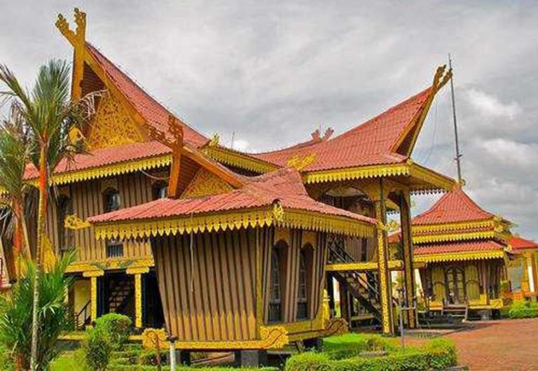 Museum Kandil Kemilau Emas