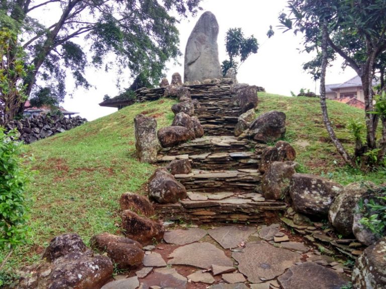Situs Museum Taman Purbakala Cipari