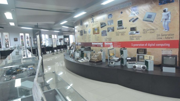 Museum Teknoform – Universitas DINAMIKA