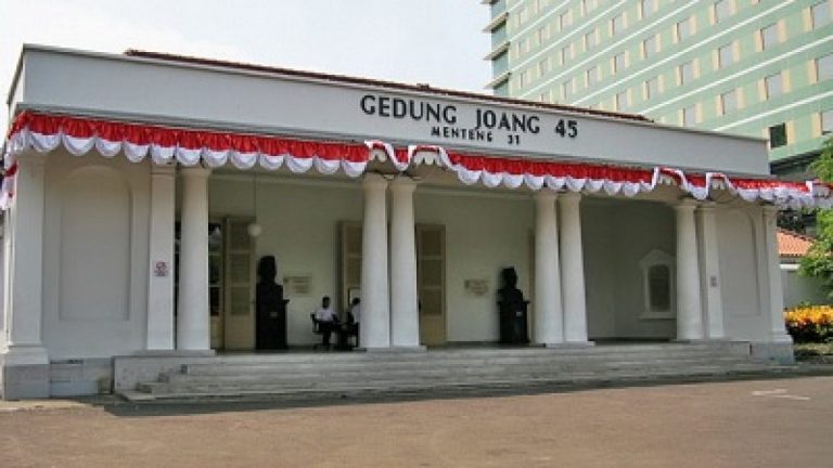 Ruang Pameran Mobil Antik Museum Joang 45