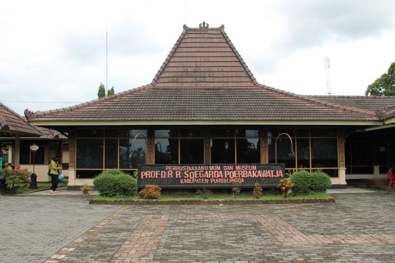 Museum Prof Dr R Soegarda Poerbakawatja